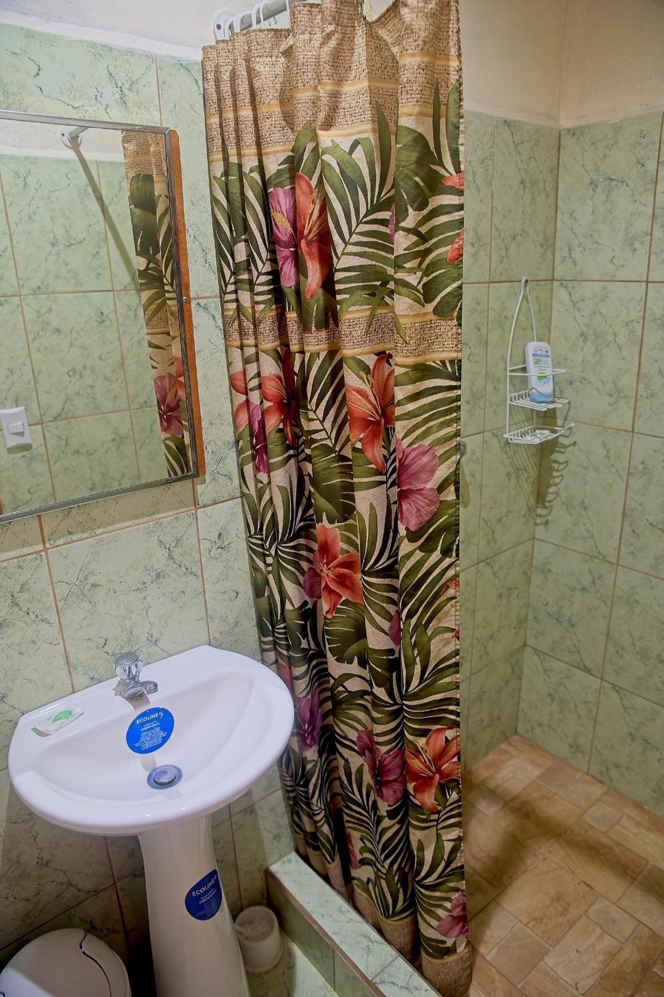 Mar Caribe PV Hotel Puerto Viejo de Talamanca Eksteriør billede